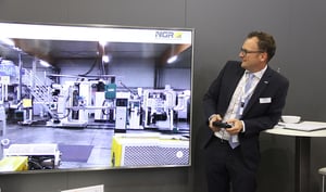Naviguer virtuellement dans une usine de recyclage de plastique